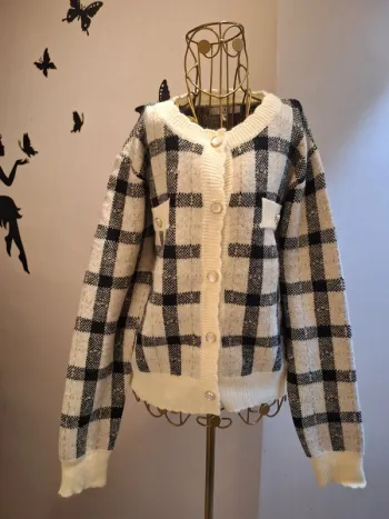 Cardigan crème & carreaux