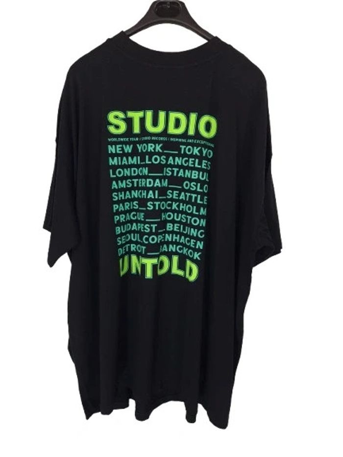 Tee-shirt studio untold