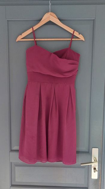 Robe comme neuve avec bretelles reglables - T.38