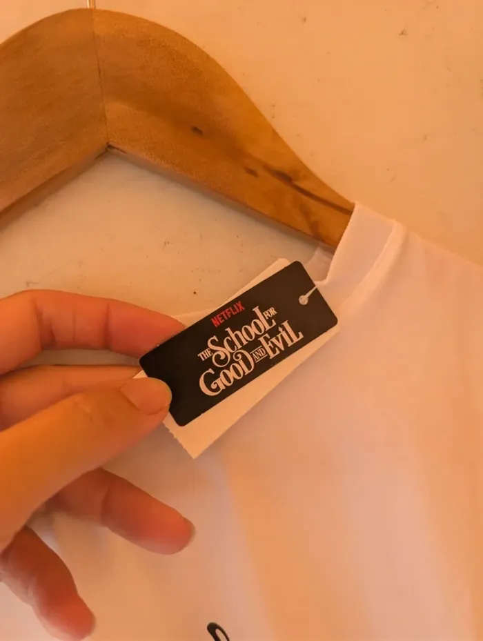 T-shirt the school for good and evil taille xs - photo numéro 4