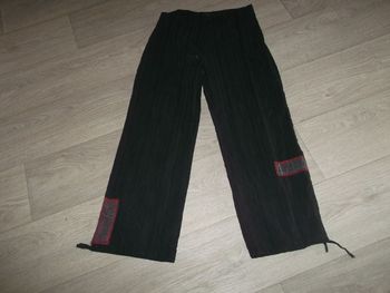Pantalon LA MODE EST A VOUS noir décos rouge et gris taille 38 TBE
