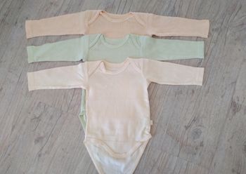 lot de 3 bodies manches longues  / 6 mois