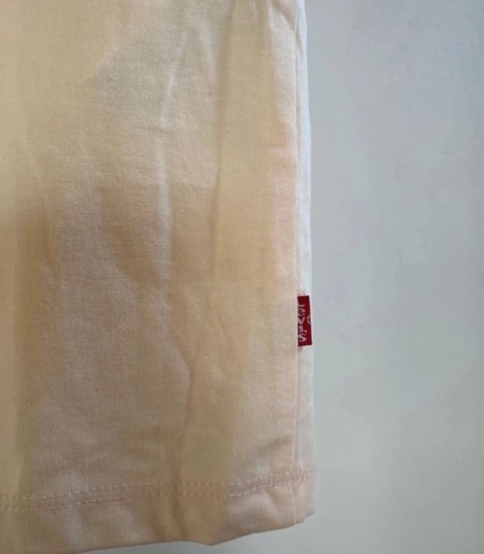 T-shirt de marque Levis, couleur abricot, taille XXs neuf Correspond plus à un XS - photo numéro 3