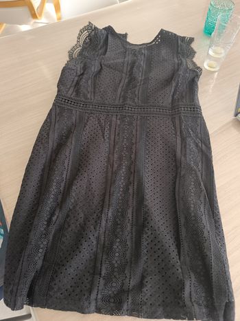 Robe en dentelle taille 42 Camaïeu