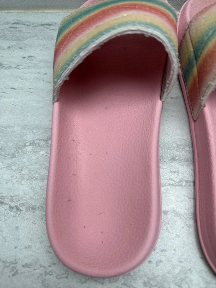 Claquettes fille rose et arc-en-ciel TBE 31-32 - photo numéro 4