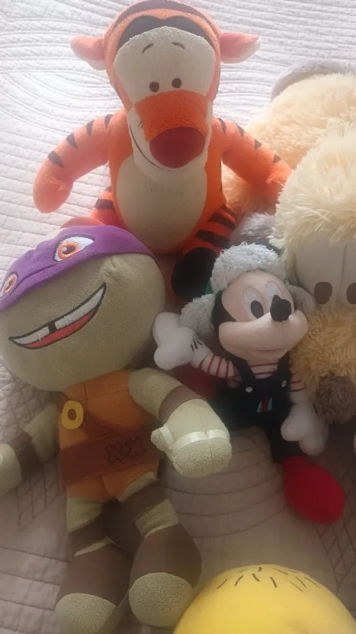 Lot de peluches disney - photo numéro 4
