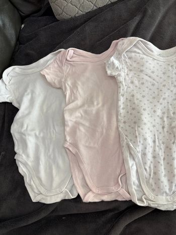 Lot de 3 bodies T’excite en 9 mois