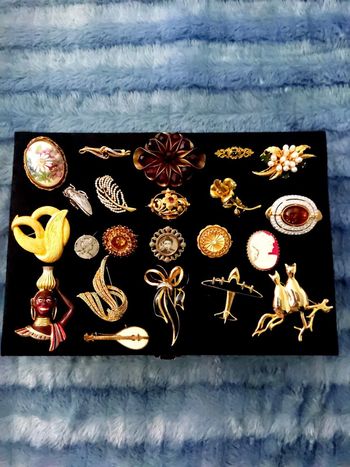 Lot de broche vintage en plaqué or signées