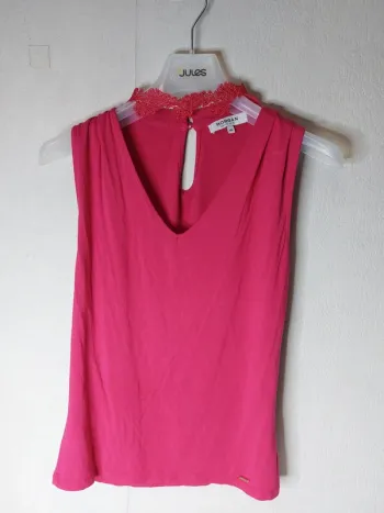 Tee-shirt sans manche rouge "Morgan"