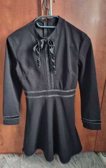 Robe à bordures contrastée avec cravate intégré taille M