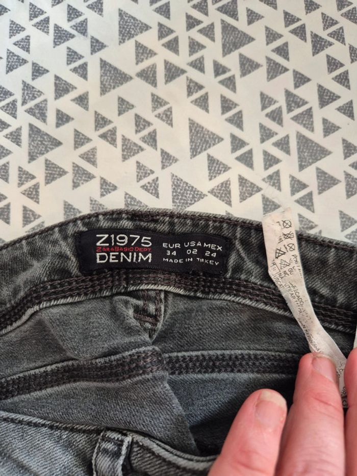 Jeans troué - photo numéro 2