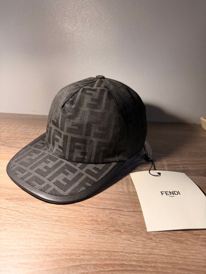 Casquette Fendi Noir - photo numéro 6
