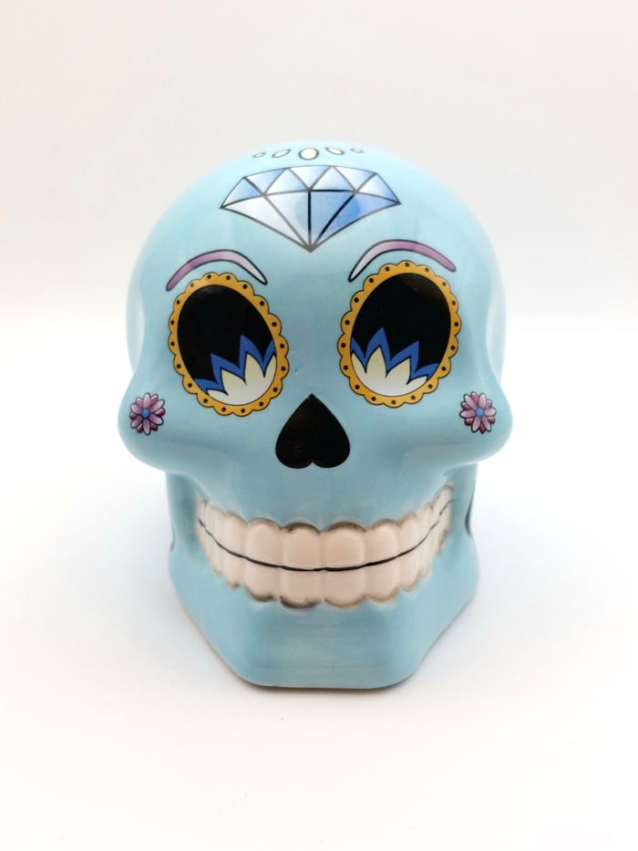 Tirelire tête de mort céramique bleue Puckator style mexicain comme dans le film Coco hauteur 10 cm - photo numéro 2