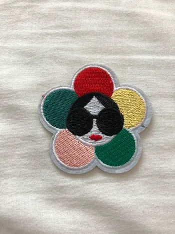 Écusson patch brodé fleur neuf