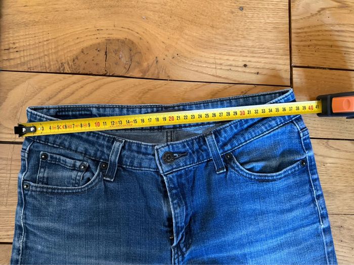 Short bleu en très bon état taille 38 Levi ´s - photo numéro 5