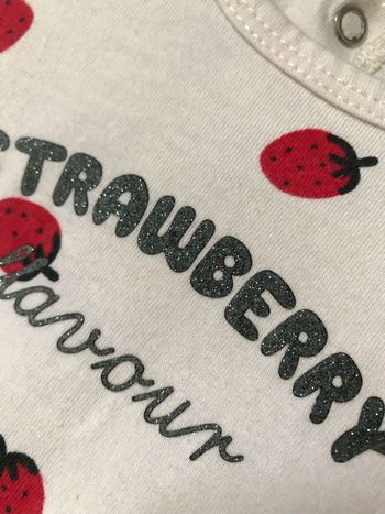 Pyjama crème imprimé fraises 🍓 6 mois Kiabi