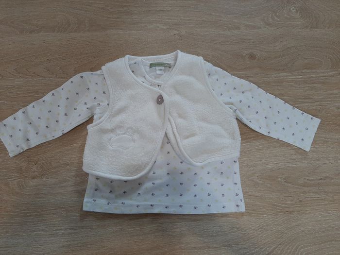 T-shirt + gilet sans manches