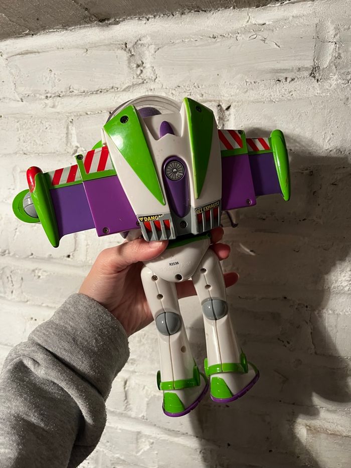 Buzz l’Éclair Disney Store – Version française – 30 cm