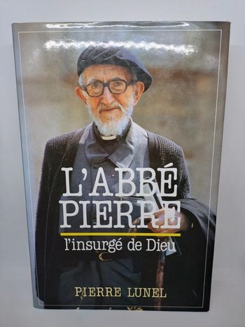 "L'Abbé Pierre, l'insurgé de Dieu", de Pierre Lunel.
ISBN : 2.7242.4920.8