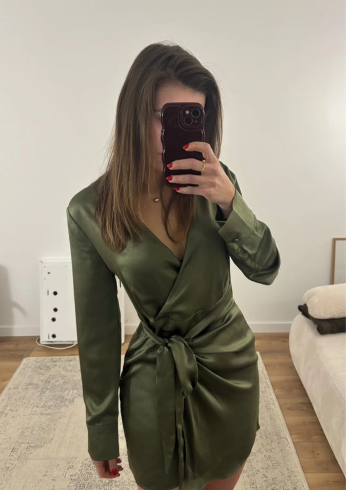 Robe satinée vert kaki Mango femme taille S - FR36 - W26 - photo numéro 2