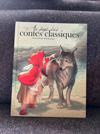 Livre au pays des contes classiques