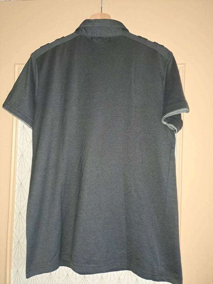 Lot de 3 T-shirts homme L avec qqs défauts voir photo et légère décoloration de pliage - photo numéro 5