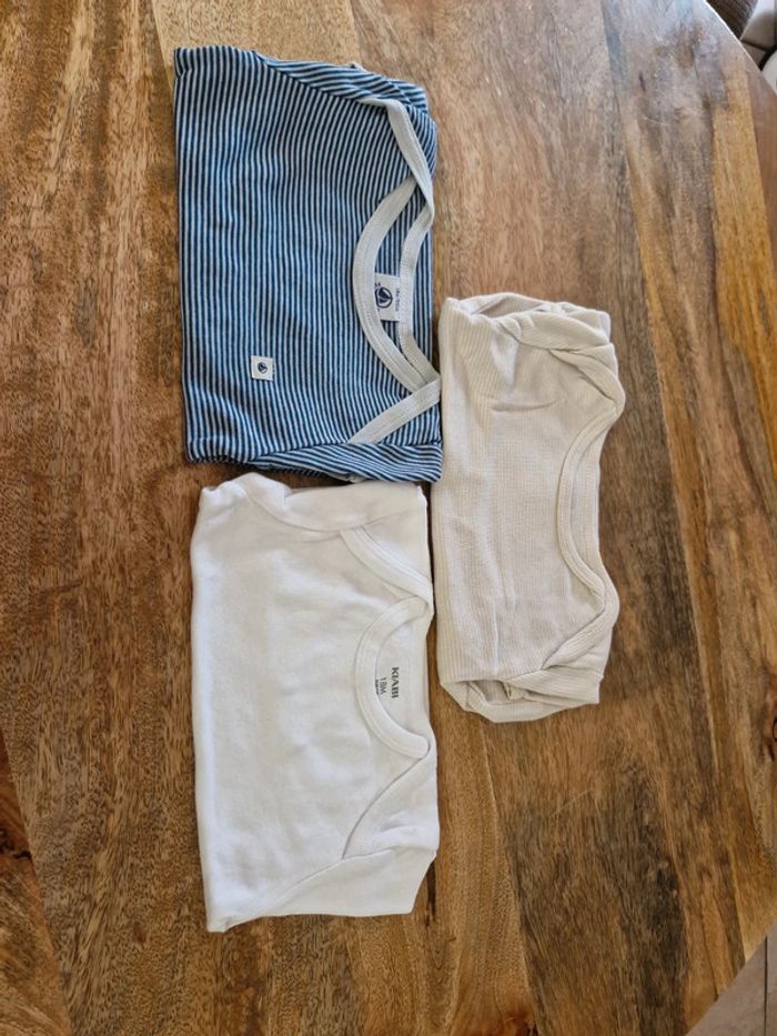 3 bodys manches courtes