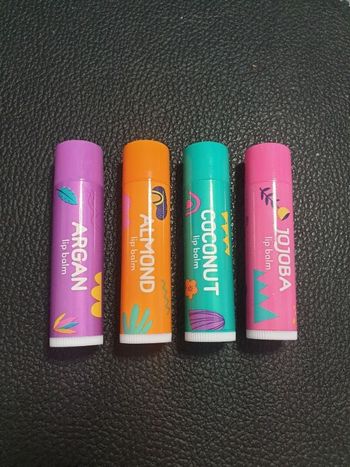 Lot de 4 baumes à lèvres