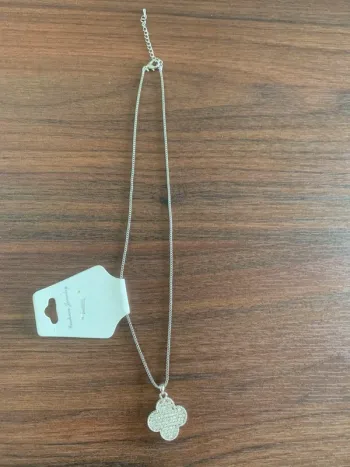 Bijoux Noël approche pensez au petit cadeau