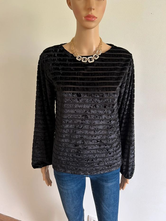 Haut noir en velours à manches longues 123 taille S jamais porté