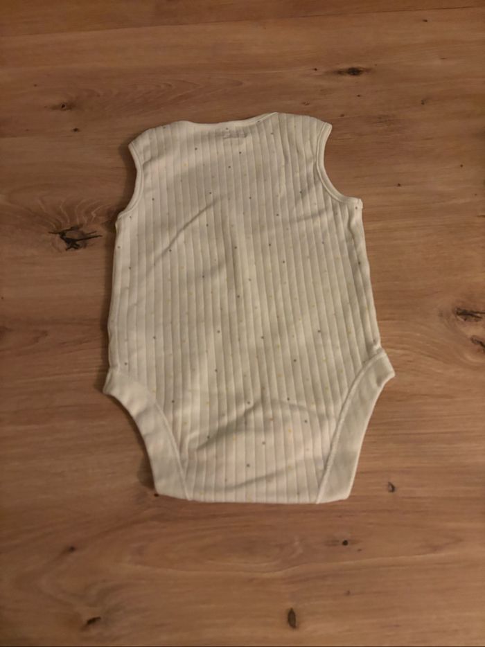 Lots de quatre bodies taille 6/9mois Primark - photo numéro 7