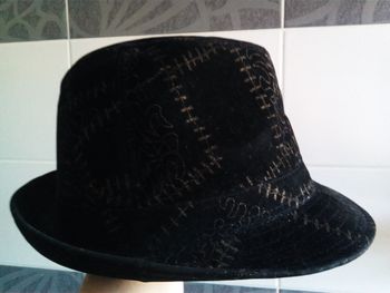 Chapeau forme borsalino en feutrine noire