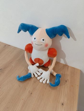 Peluche Mr mime détective Pikachu