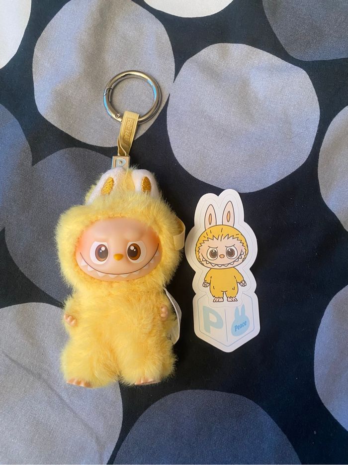 Labubu pin for love - photo numéro 2