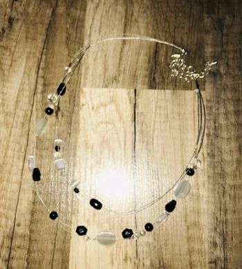 Collier perles noir et transparent