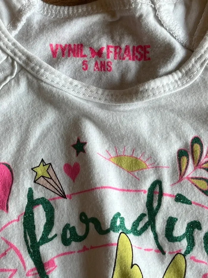 Je vend un tee shirt fille taille 5 ans très bon état - photo numéro 3