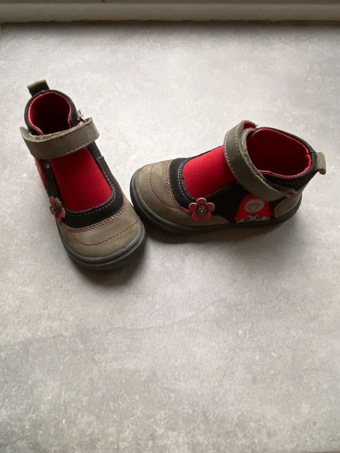 Chaussures fermeture scratch pointure 22 - photo numéro 4