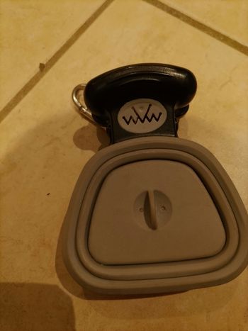 Ramasse crottes avec porte rouleaux