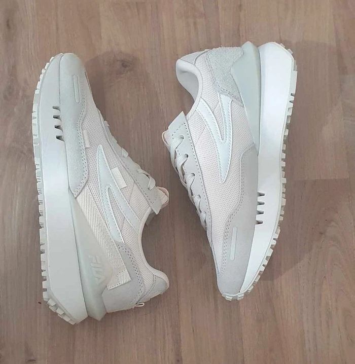 Baskets Fila beige/écru et blanc neuves jamais portées taille 37 - photo numéro 4