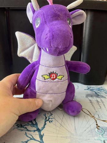 Peluche de dragon musical