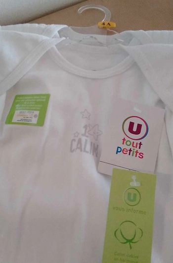 Lot 2 tee-shirt 2ans jamais porté