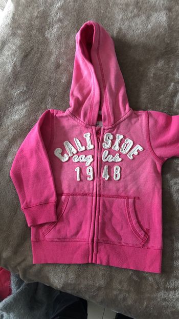 Sweat zippé à capuche