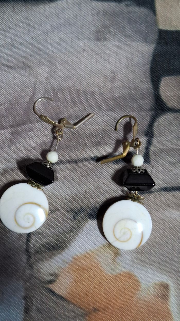 Boucles d’oreille œil de Sainte Lucie cristal noir look rétro - photo numéro 6