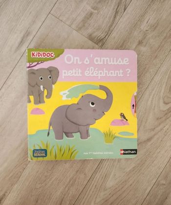 Livre kididoc on s'amuse petit éléphant ?