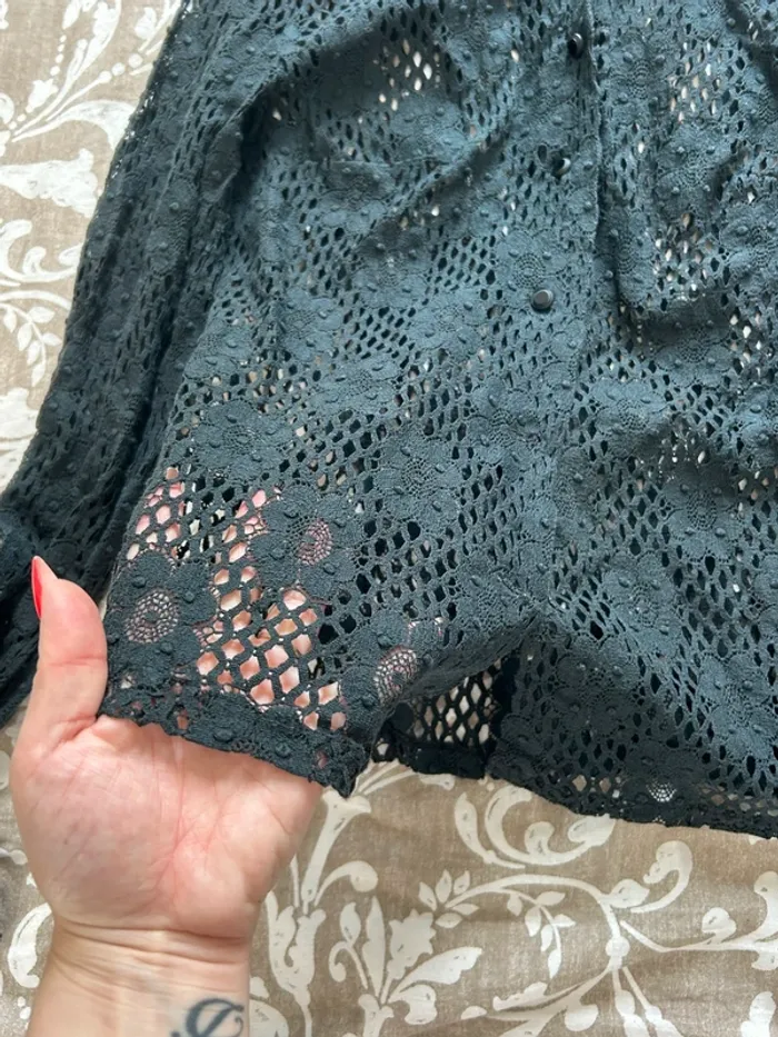 Chemise dentelle noir fleure taille 36/38 - photo numéro 3