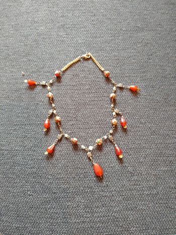 Collier rouge et doré