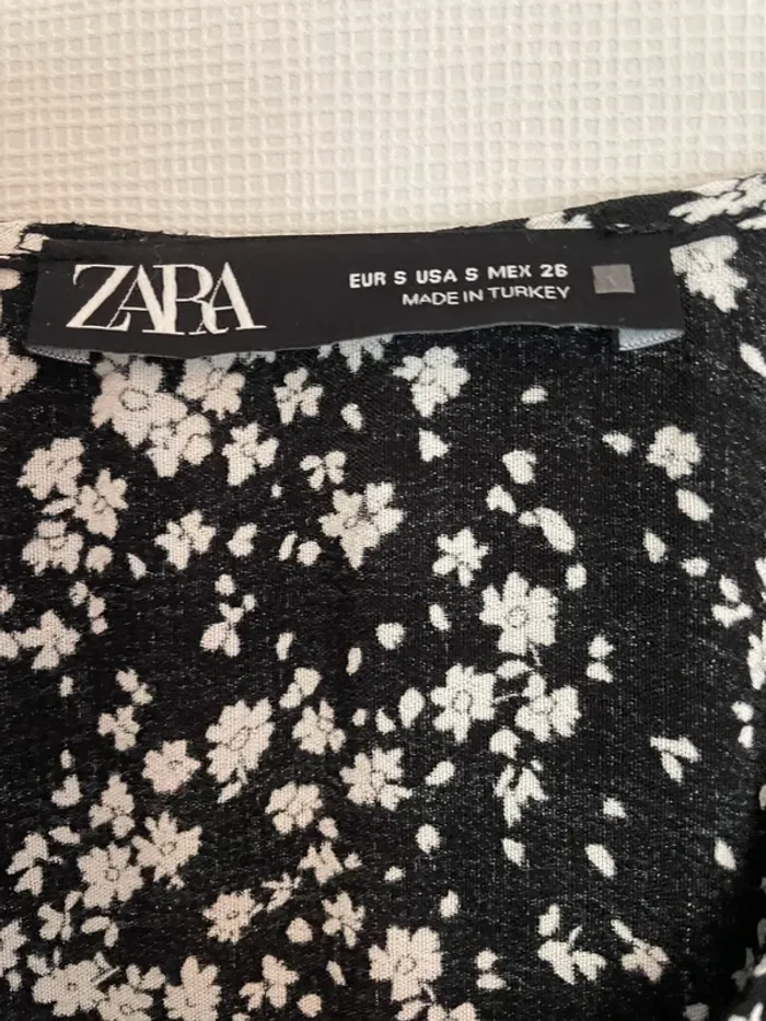Robe noire fleurs blanches - photo numéro 4