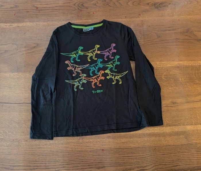 T-shirt à manches longues avec dinosaure