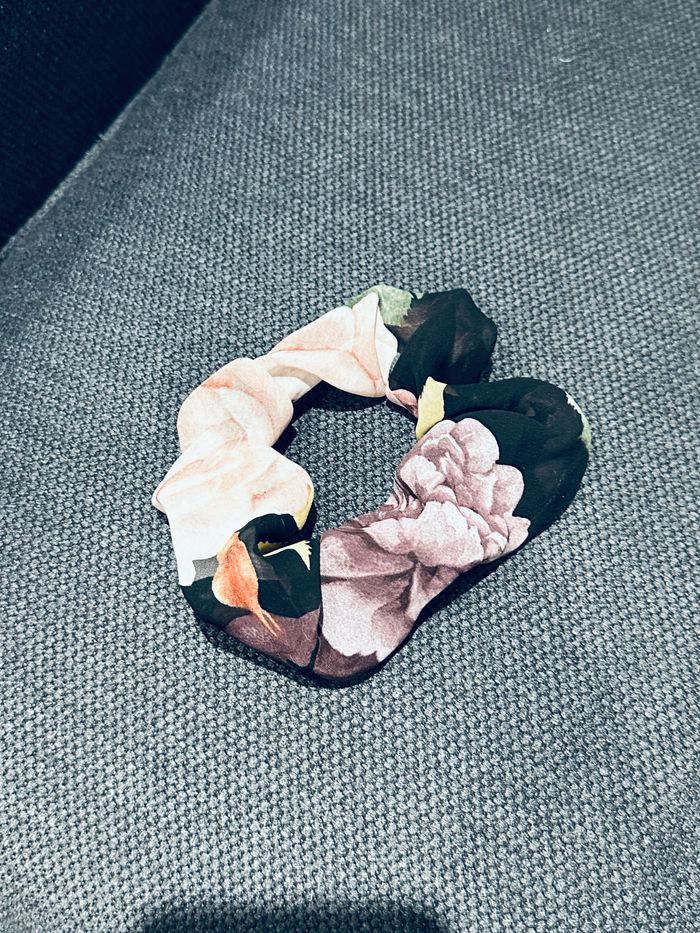 Chouchou à motifs fleuri - photo numéro 2