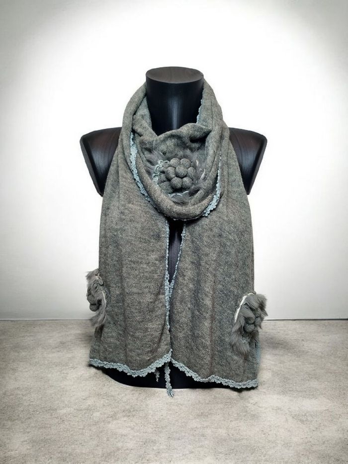 Écharpe grise vintage